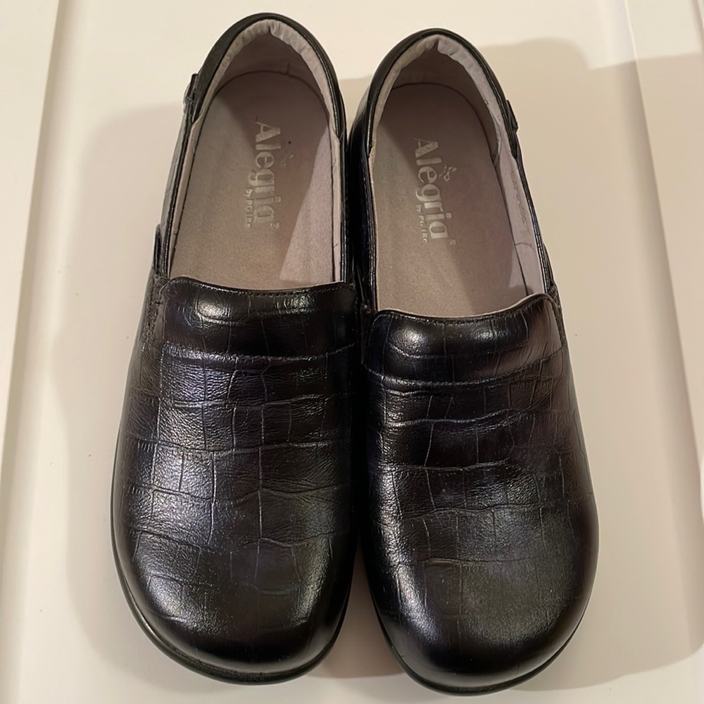 Alegria, Black Shoes